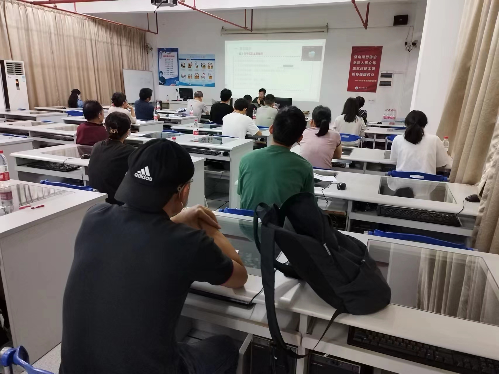 我校顺利组织广东省2024年度选调优秀大学毕业生考试-继续教育学院